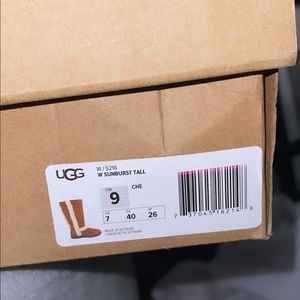 1 year old WOMEN sunburst uggs SIZE 9 .has stain on front but great condition